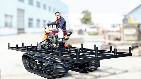 拉光伏板履带车 拷贝2