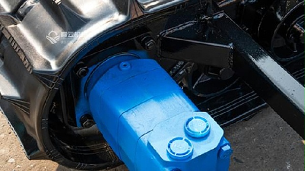 2米4液压马达底盘