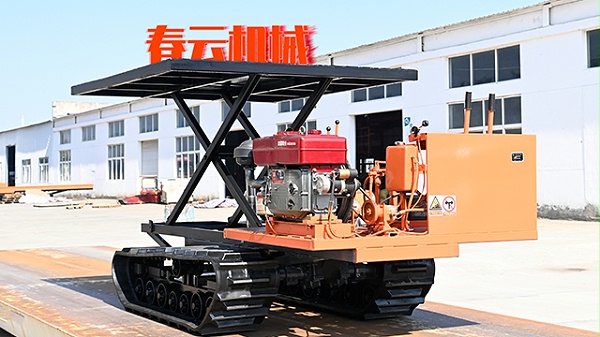 绿色履带运输车