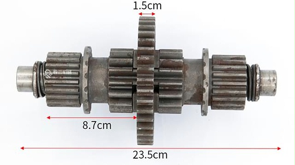 18变速箱配件转向制动轴总成